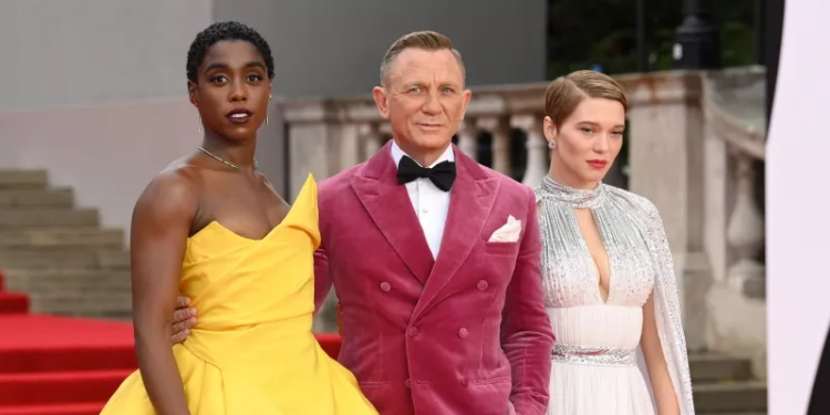 James Bond’un “No Time to Die” galasında Kraliyet rüzgarı esti