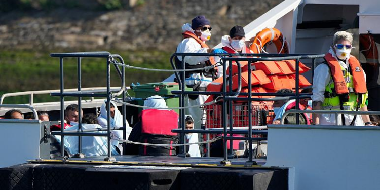 Bir günde 853 göçmen Manş Denizi’ni geçerek İngiltere’ye ulaştı