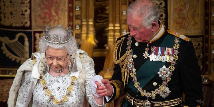 Kraliçe Elizabeth’in görev tanımı değişti