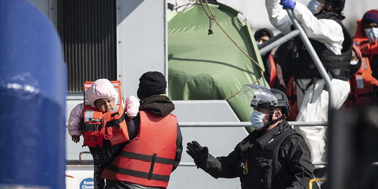 İngiltere, göçmen ve mültecileri 14 Haziran’da Ruanda’ya göndermeye başlayacak